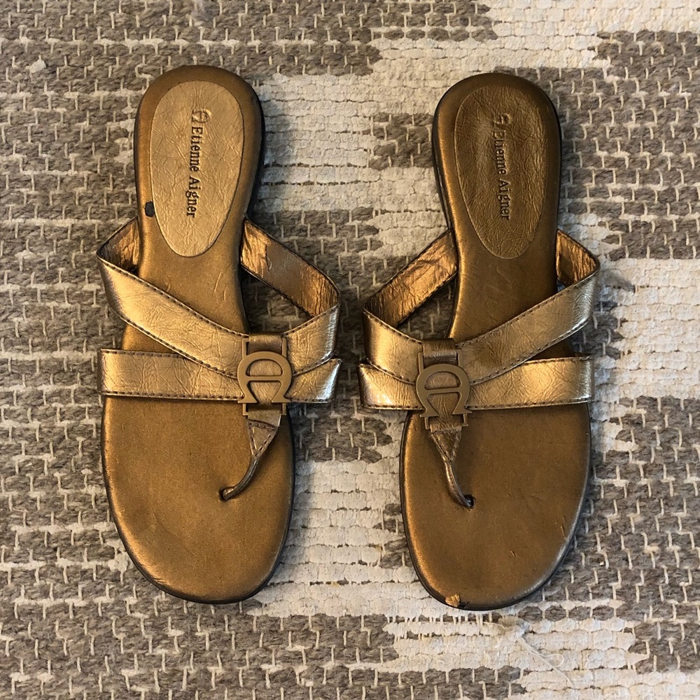 Etinenne Aigner bronze logo flip flops